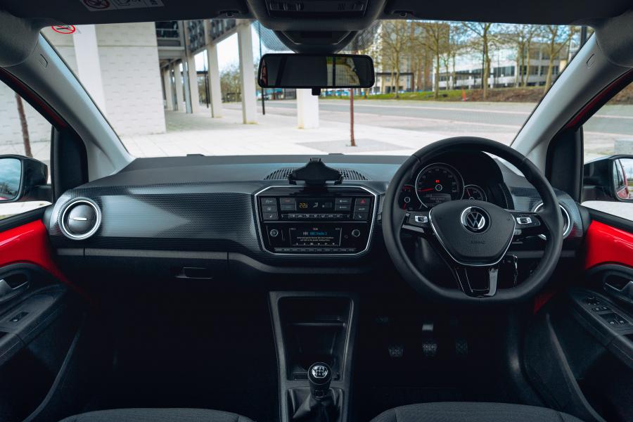 Торпедо Volkswagen up! Black Edition 2020 года  (UK) (фото 5 из 40)